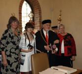 Prof. Earnshaw s rodinou